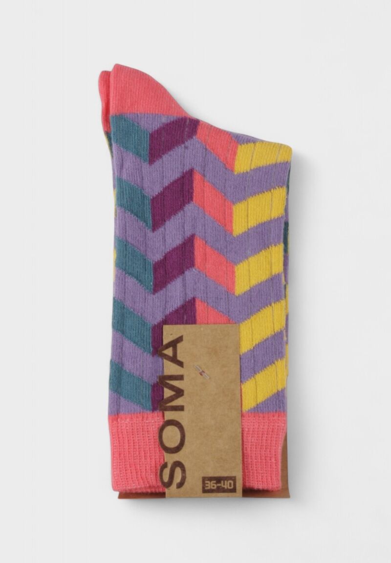 Γυναικείες fashion κάλτσες Bekky SOMA – σετ 3 τεμαχίων με πολύχρωμο zigzag σχέδιο