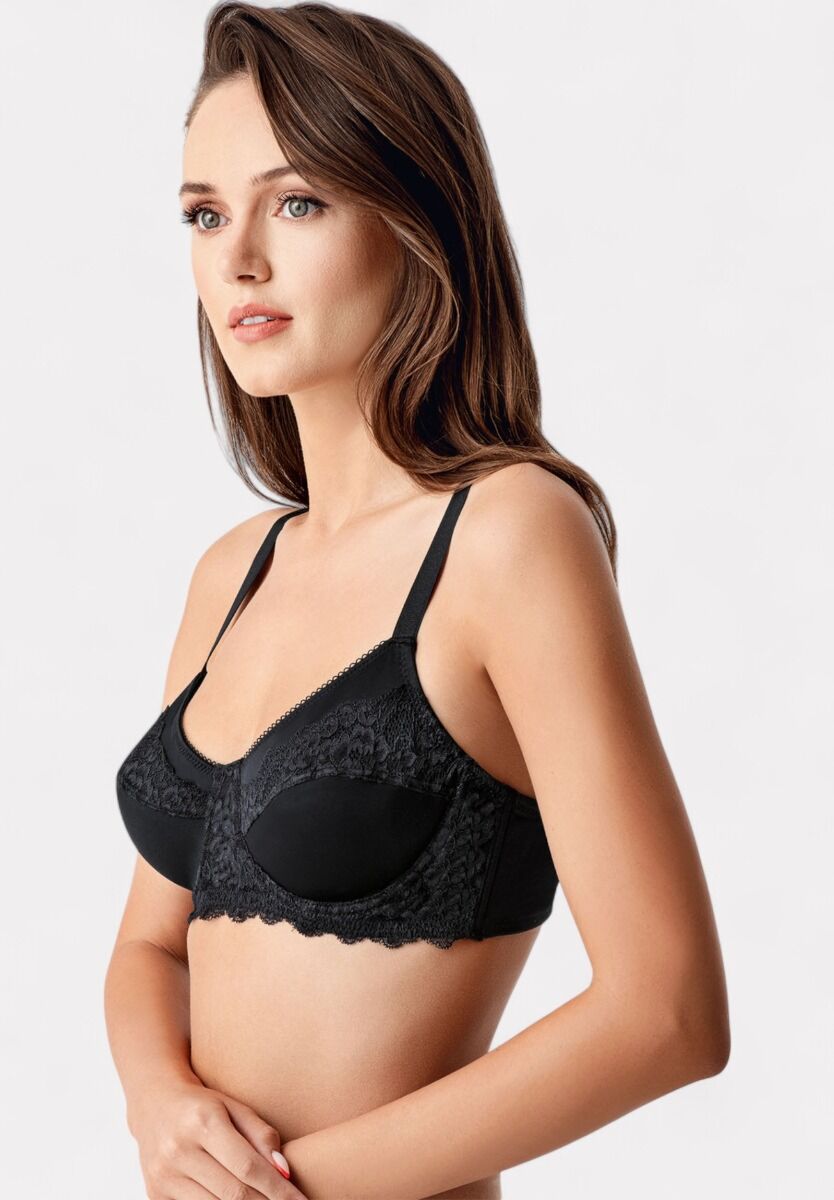 Σουτιέν New Bra σε πόζα lifestyle – δαντελένια κομψότητα και καθημερινή άνεση


