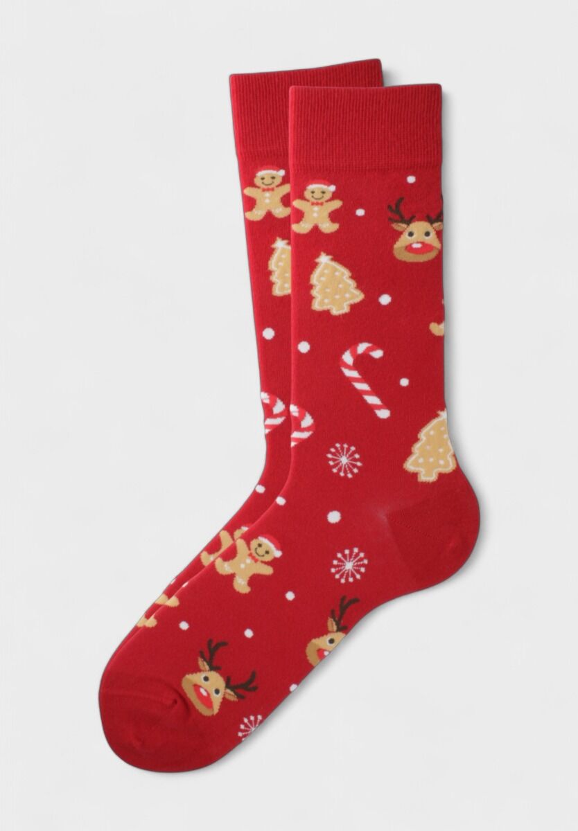 Κόκκινες χριστουγεννιάτικες κάλτσες Soma Socks με σχέδιο τάρανδο, μπισκοτάκι και χριστουγεννιάτικο δέντρο.