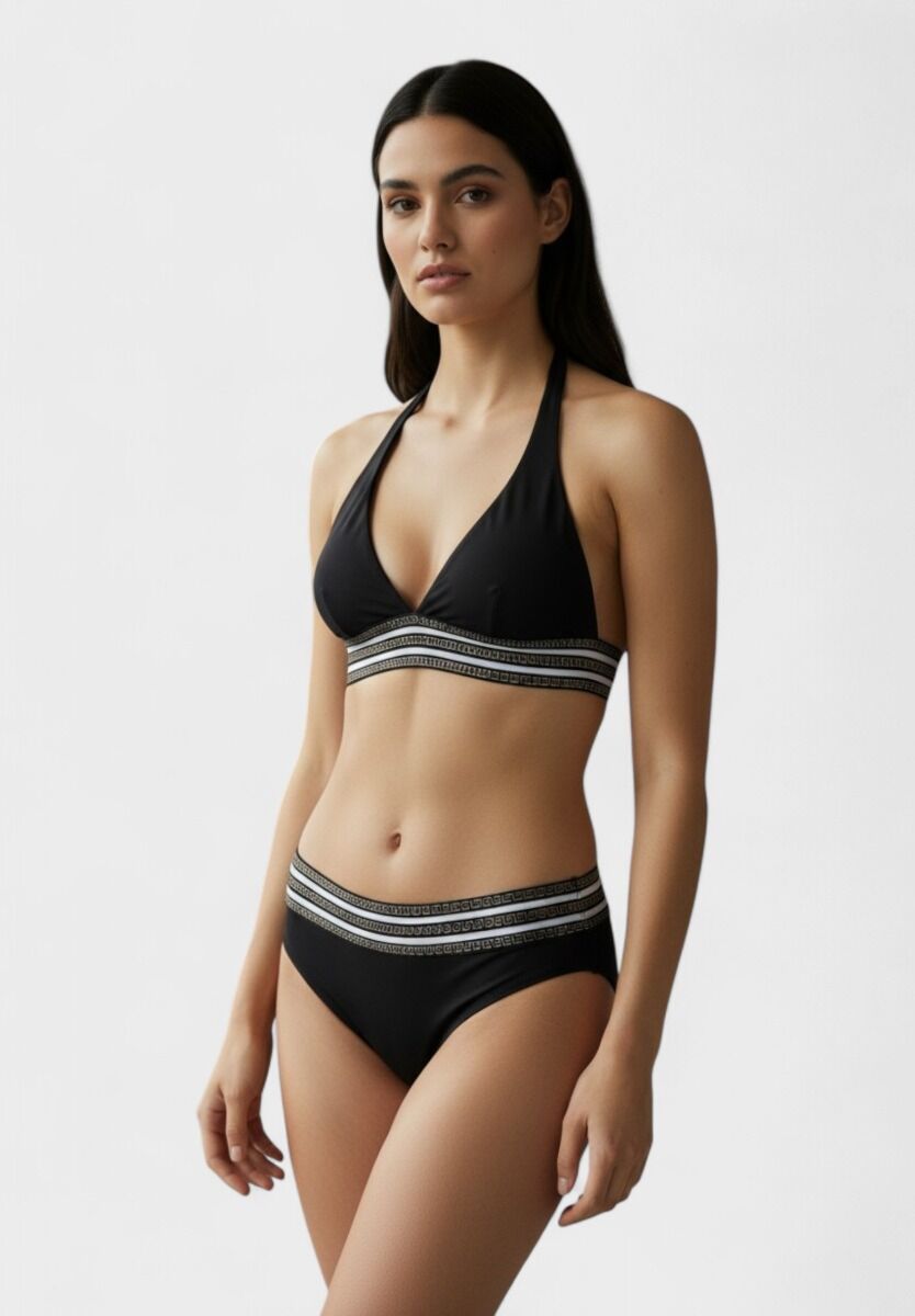 Ολόσωμη παρουσίαση γυναικείου μαγιό σετ – μπροστινή όψη